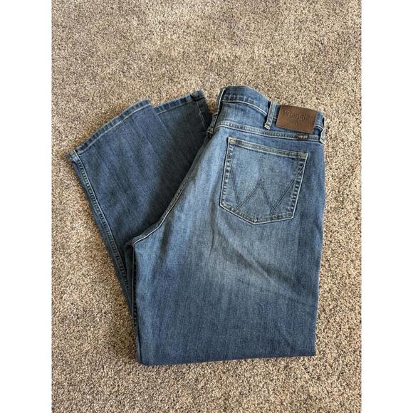 Wrangler Men's Relaxed Fit Straight Leg‎ Jeans, Dark Blue, Size 38X32 - Picture 1 of 9